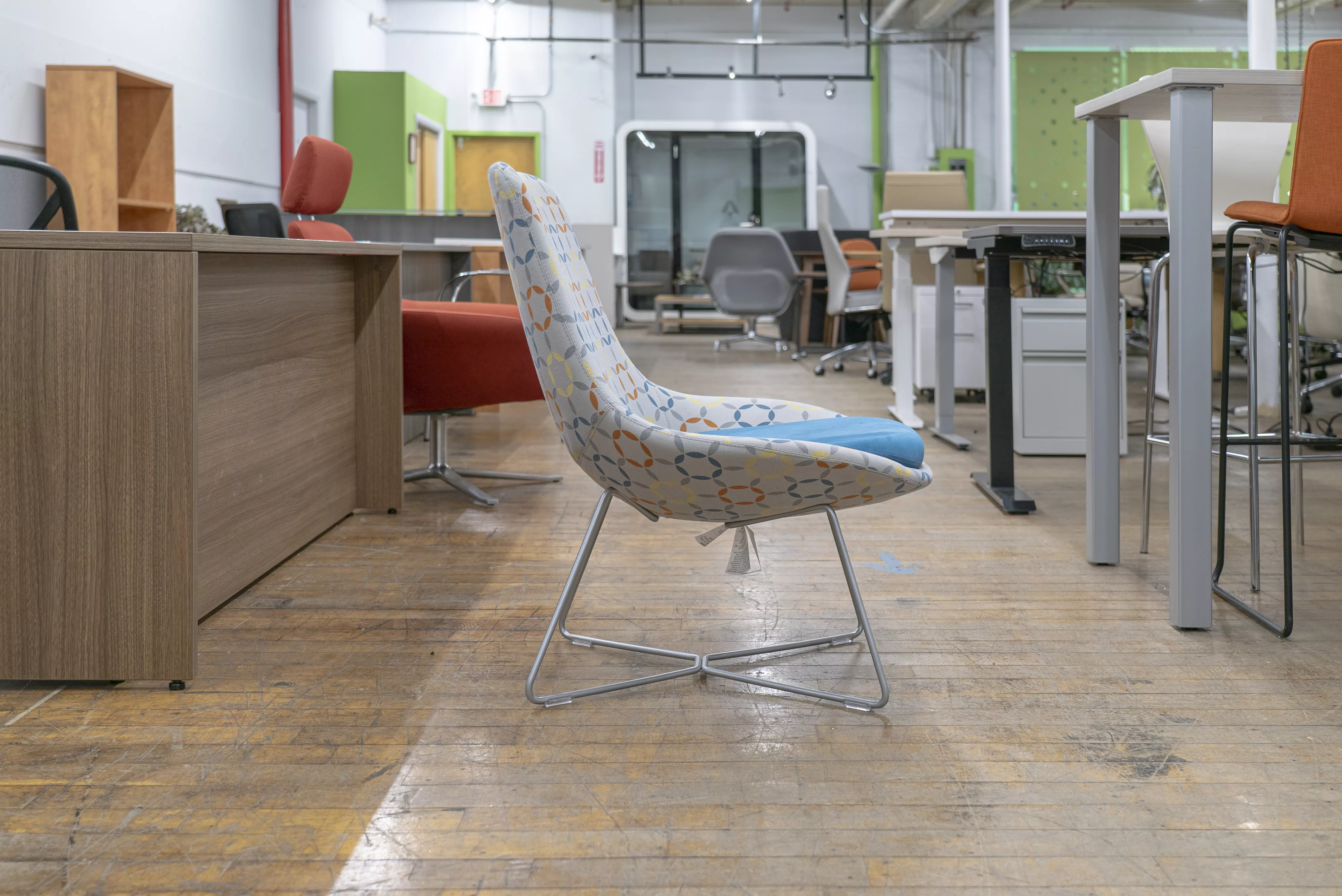 keilhauer-ponder-mid-back-lounge-chairs-with-sled-base