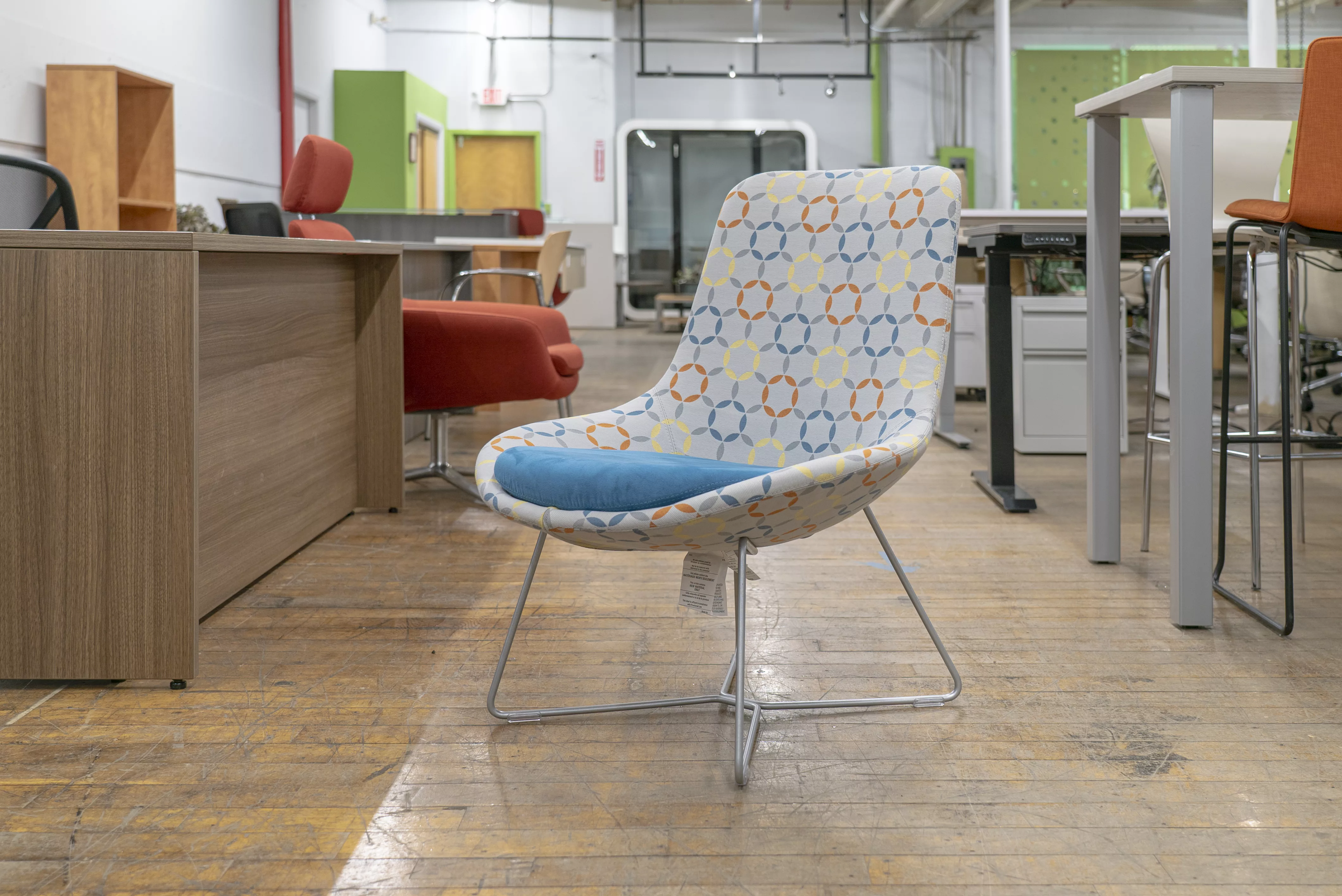 keilhauer-ponder-mid-back-lounge-chairs-with-sled-base