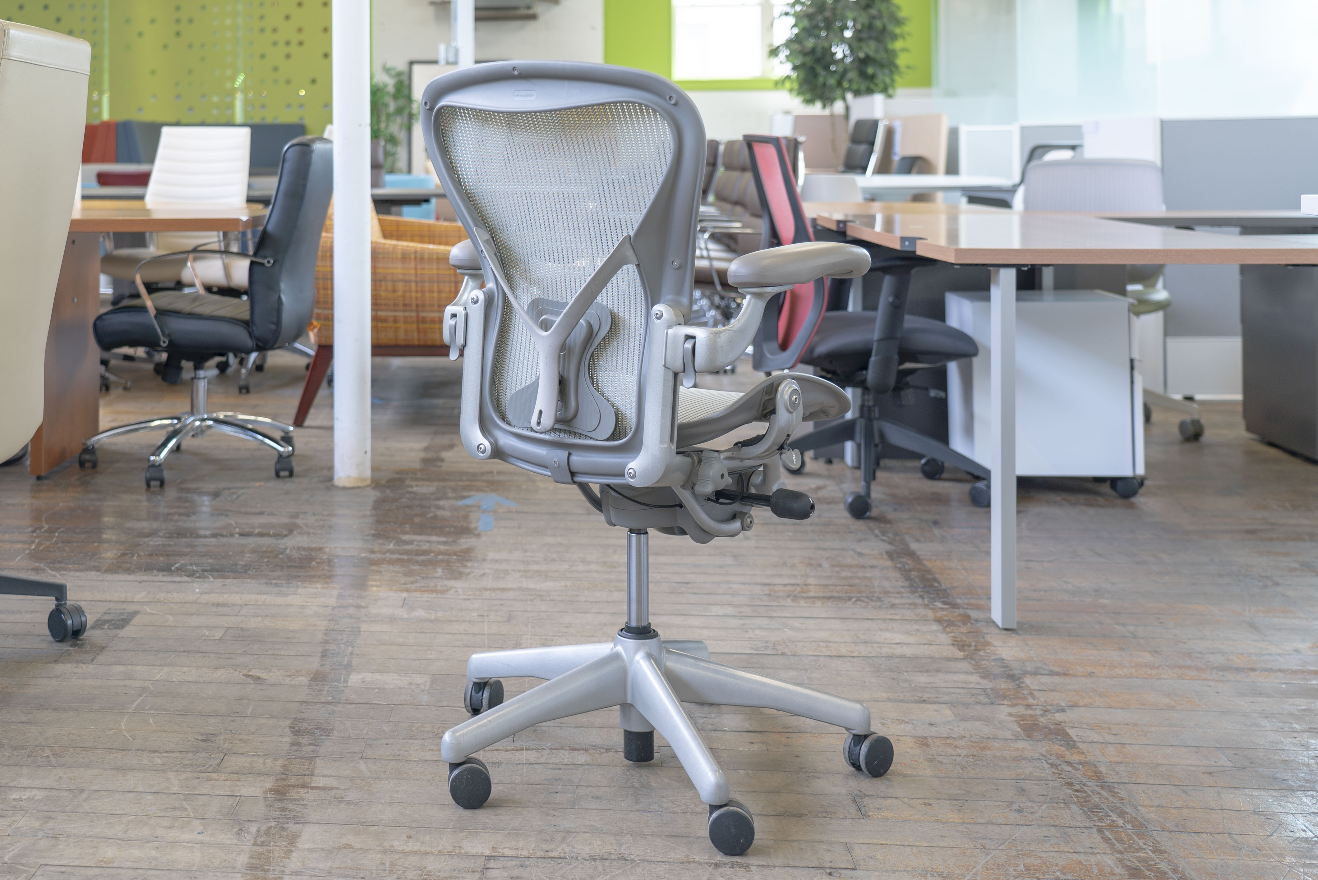 herman-miller-aeron-chairs-in-platinum-with-posture-fit-lumbar