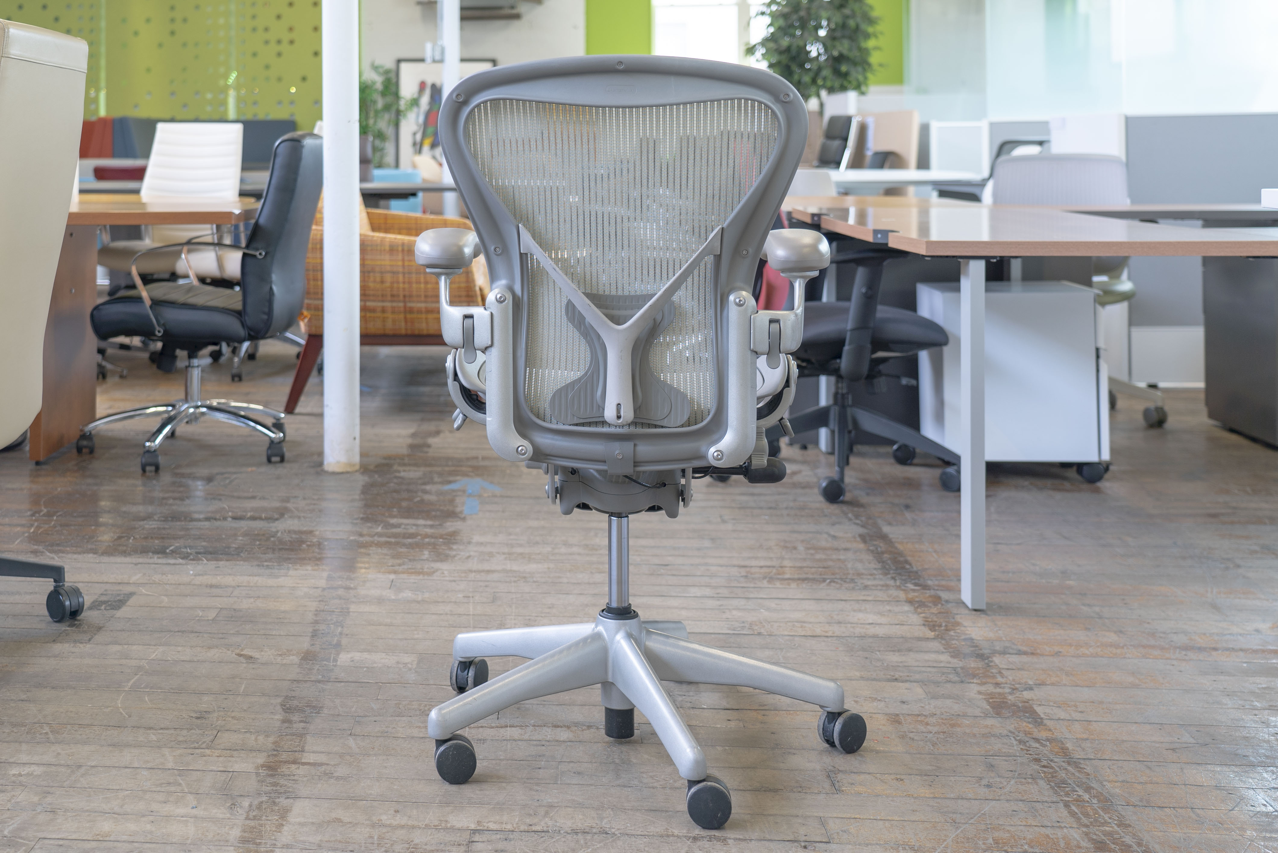 herman-miller-aeron-chairs-in-platinum-with-posture-fit-lumbar
