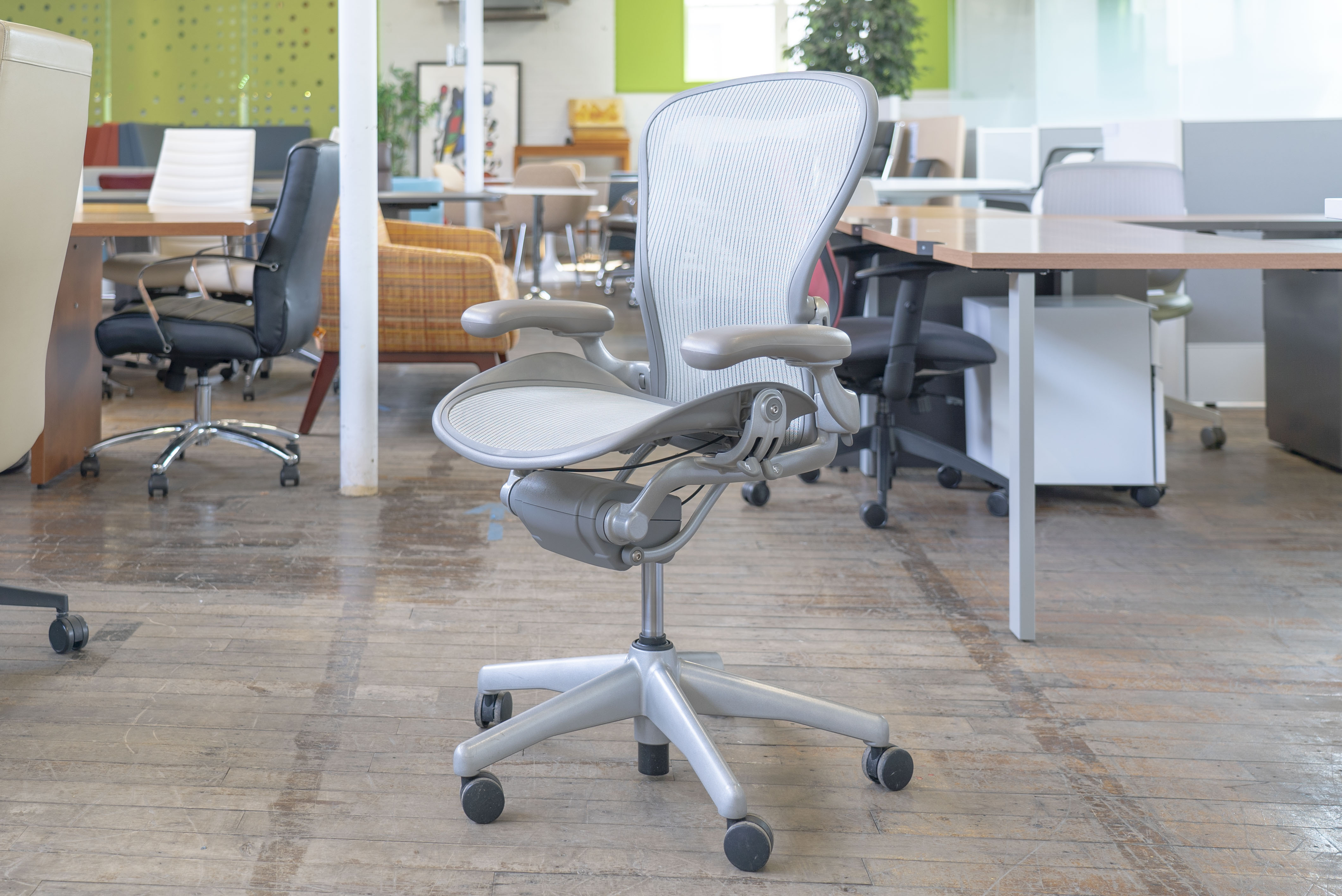 herman-miller-aeron-chairs-in-platinum-with-posture-fit-lumbar